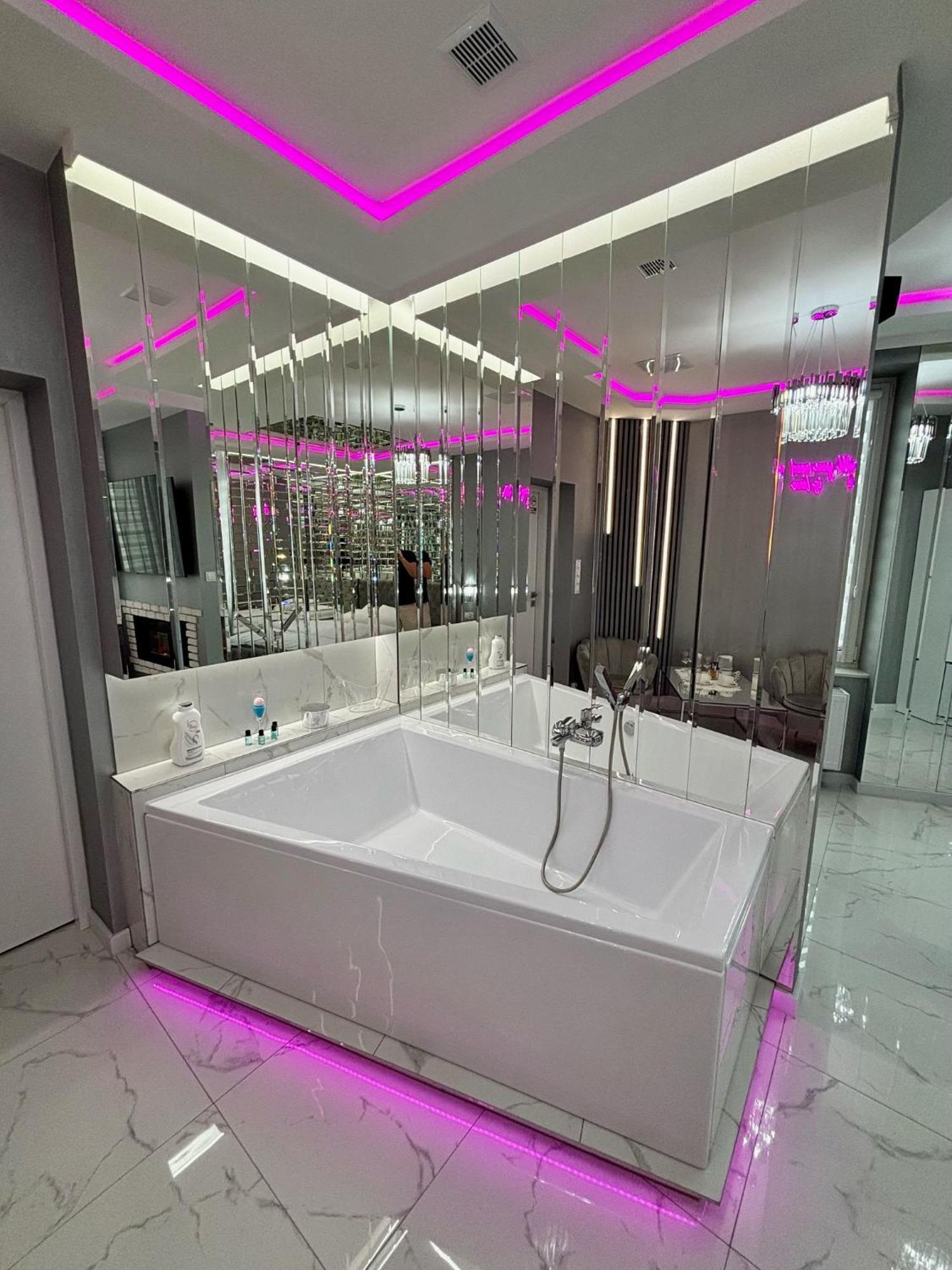 Apartament "Prezydencki Deluxe" Centrum Z Duza Wanna Dla Dwojga Gniezno Extérieur photo